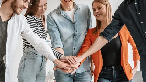 大连人5-1深圳队第12轮激战，费煜林良铭各进两球闪耀全场