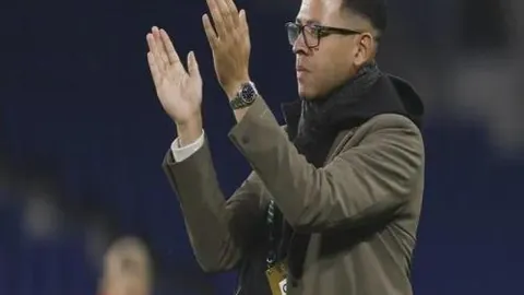 国足世预赛客场逆转胜巴林，连续两捷人民日报客户端播报